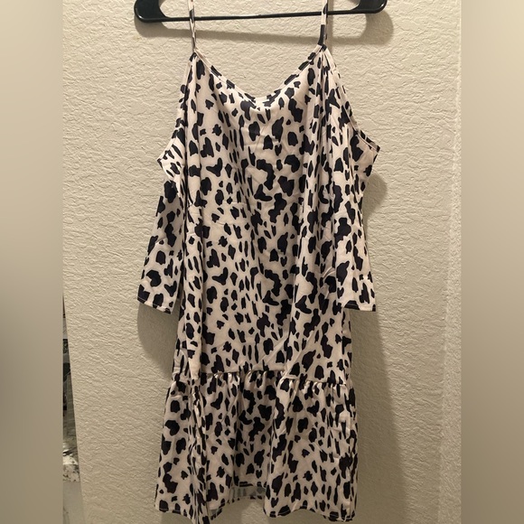 Leopard Cold Shoulder Dress - Picture 3 of 4